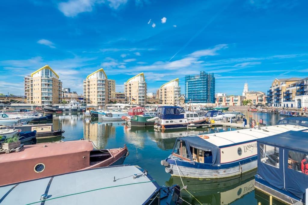 Luxurious Houseboat Near Canary Wharf In Londres Exterior foto