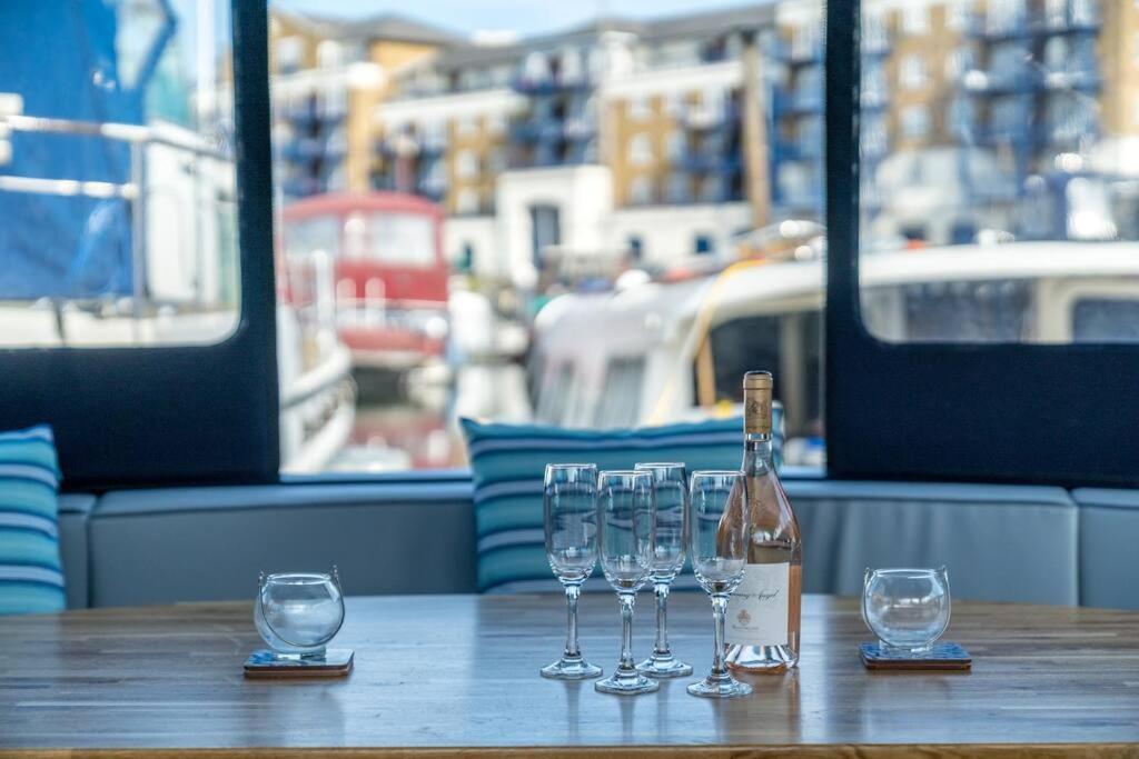 Luxurious Houseboat Near Canary Wharf In Londres Exterior foto
